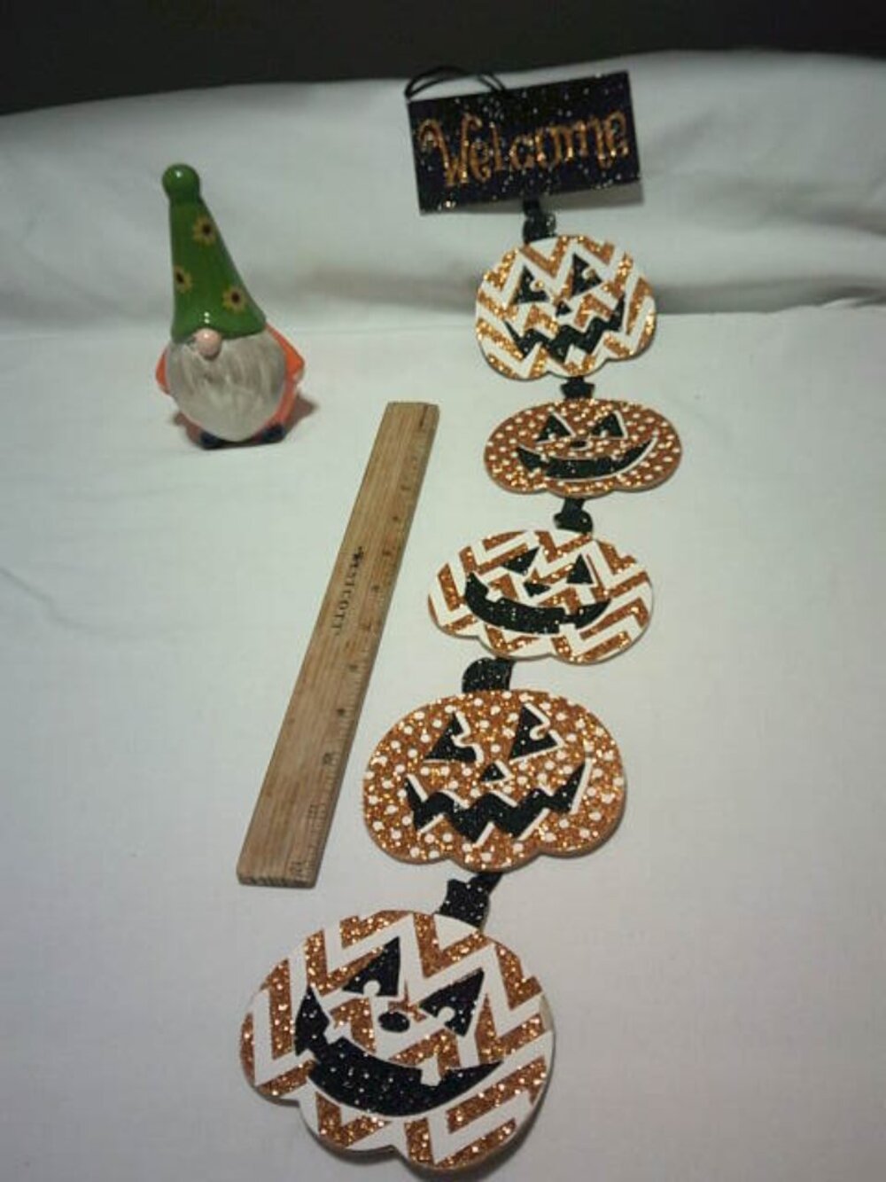 NEW GLITTER WOODEN HANGING PUMPKINS WELCOME GARLAND & PORCELAIN GNOME FIGURIN 🎃
